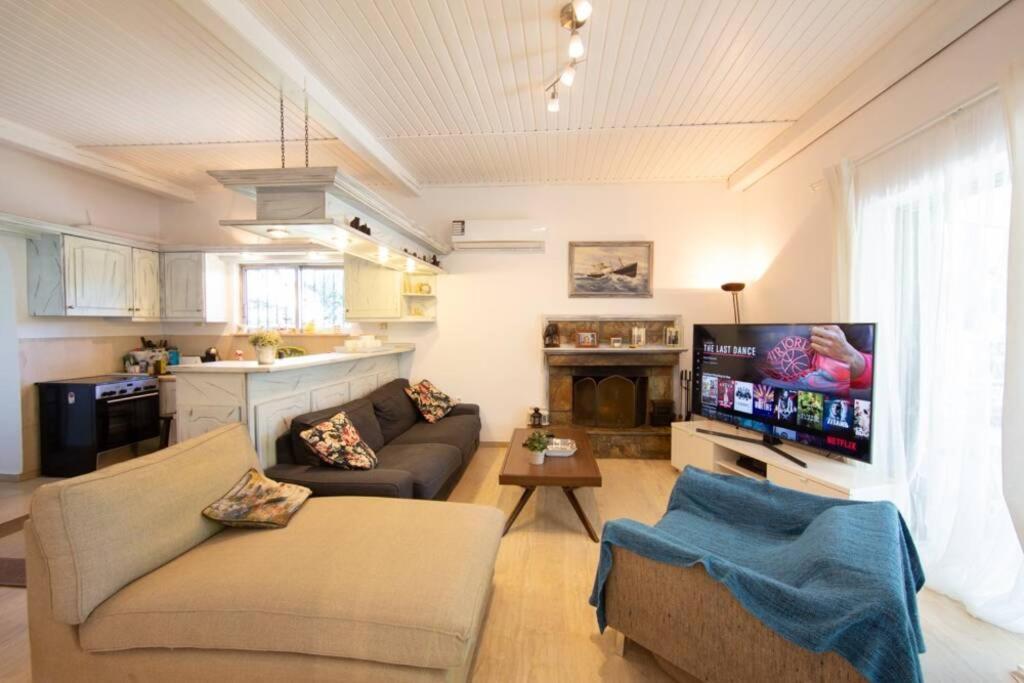 Koko'S Summer House Nea Makri Exterior photo